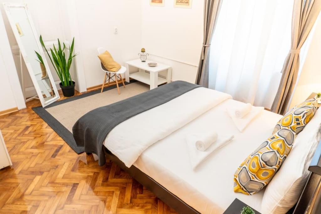 Central And Comfy 2Bdr Apartment Near Parliament Belgrade Exterior photo